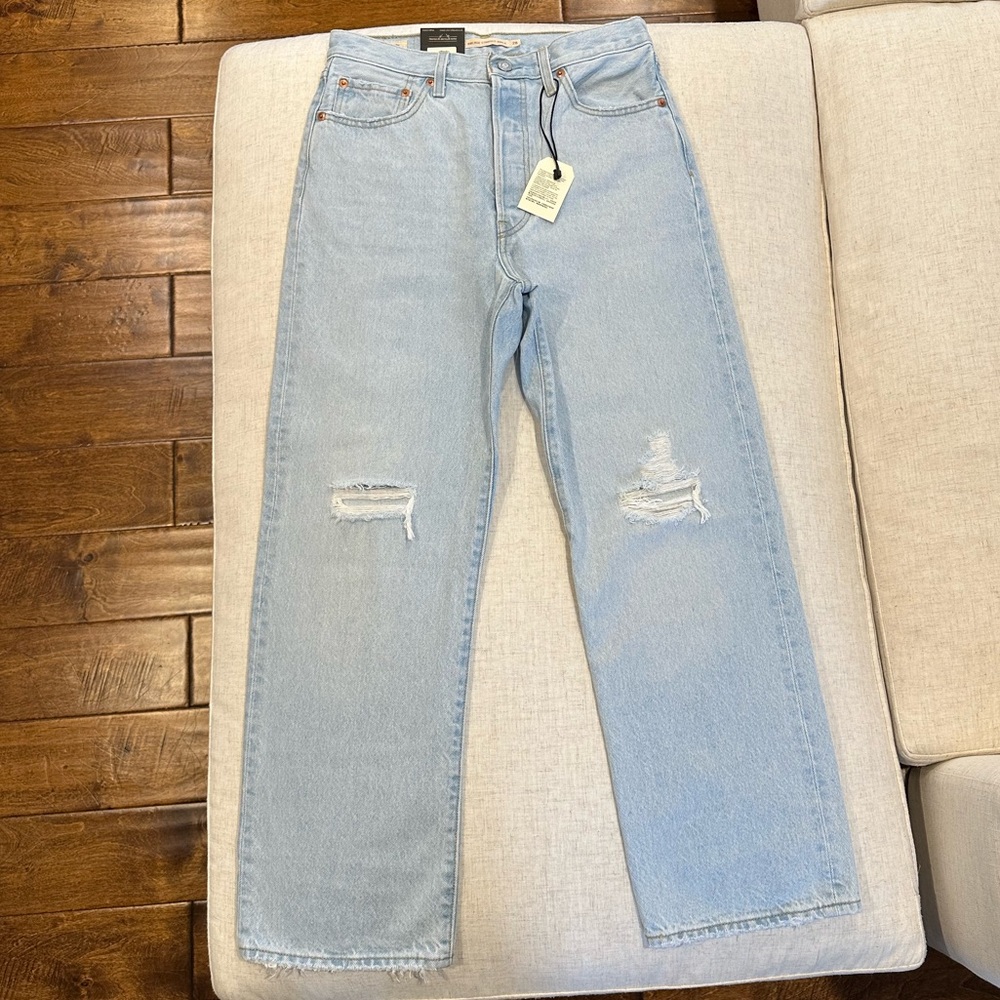 SOLD!!! Levi's Ribcage Straight Ankle Jeans - NWT